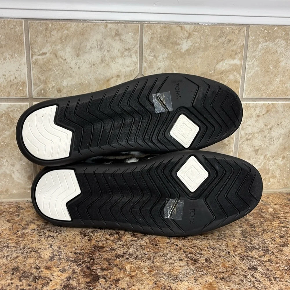 Toms Black & White Faux Fur Heart Mallow Alpargatas Size 11